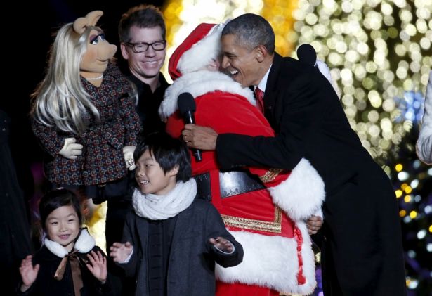 Barack Obama cheers America by singing ‘Jingle Bells’