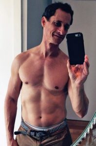 **DO NOT USE WITHOUT PERMISSION FROM THE PHOTO DESK**  Anthony Weiner texting photos.